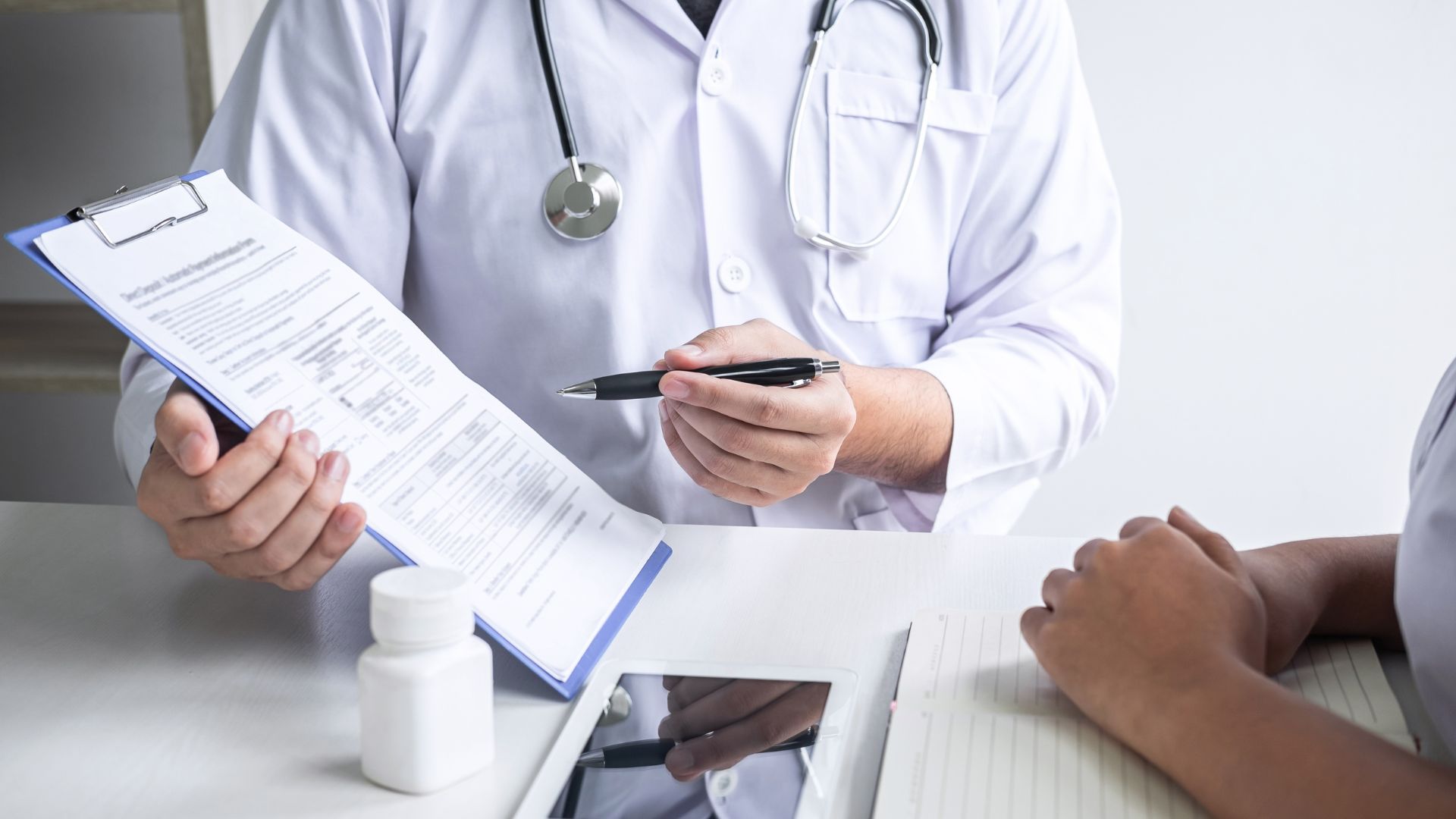 Consulta médica en México: paciente con médico